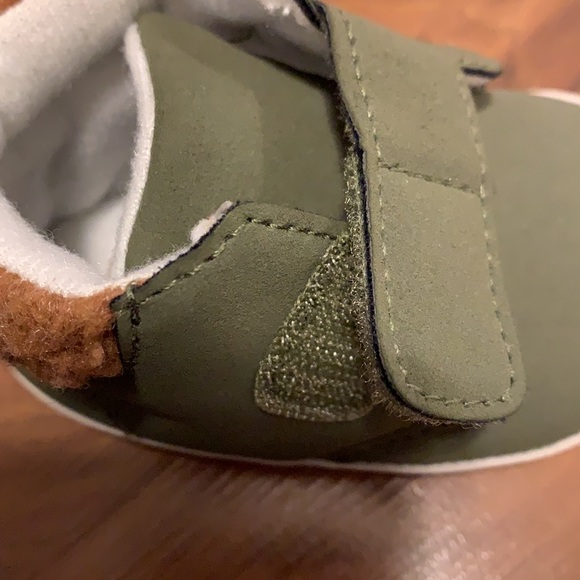 Carter’s soft sole shoes - Picture 5 of 6